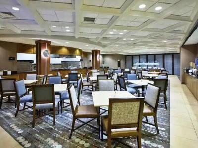 Embassy - Airport 4* Columbus