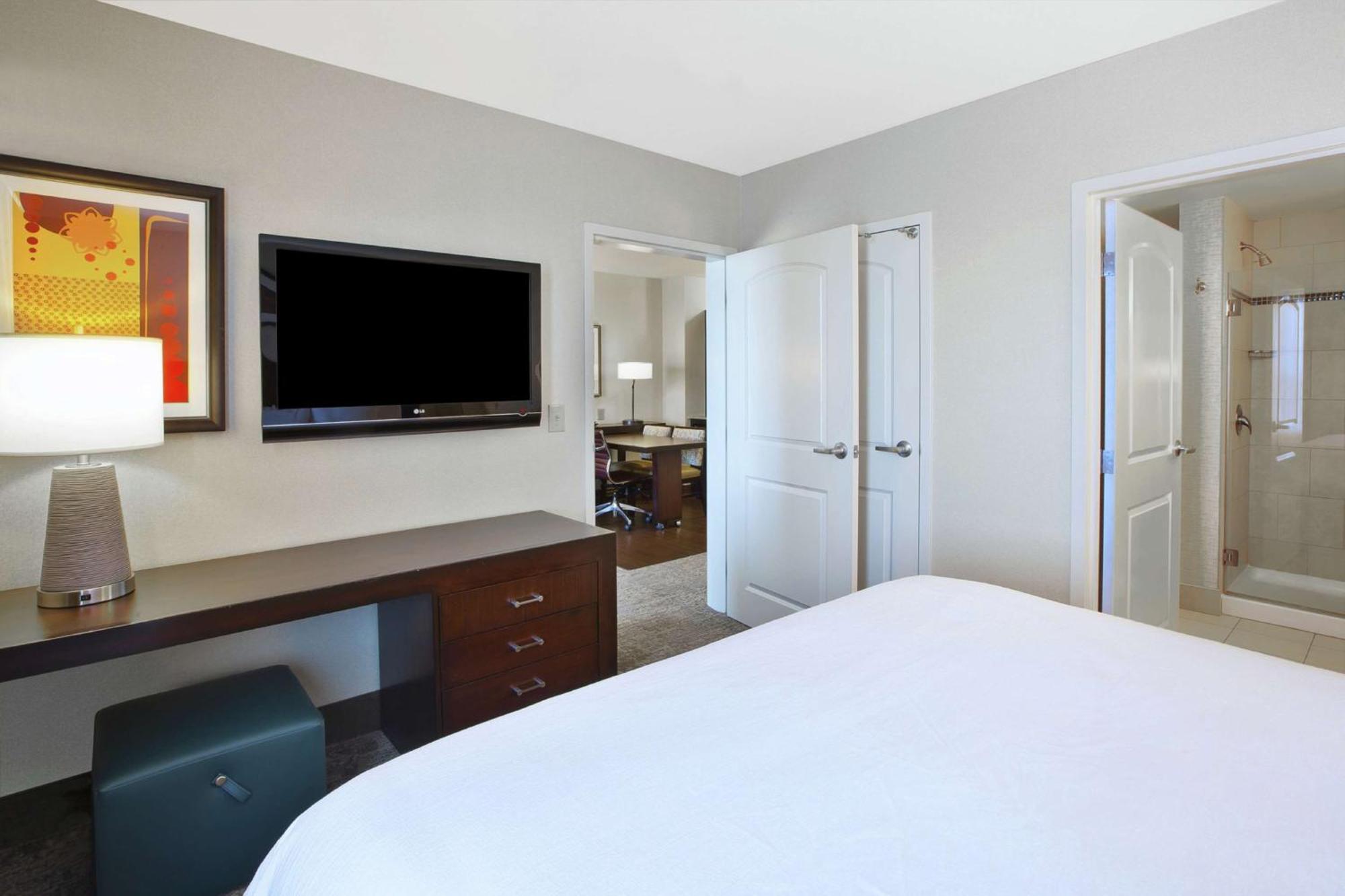 Hotel Embassy - Airport 4*