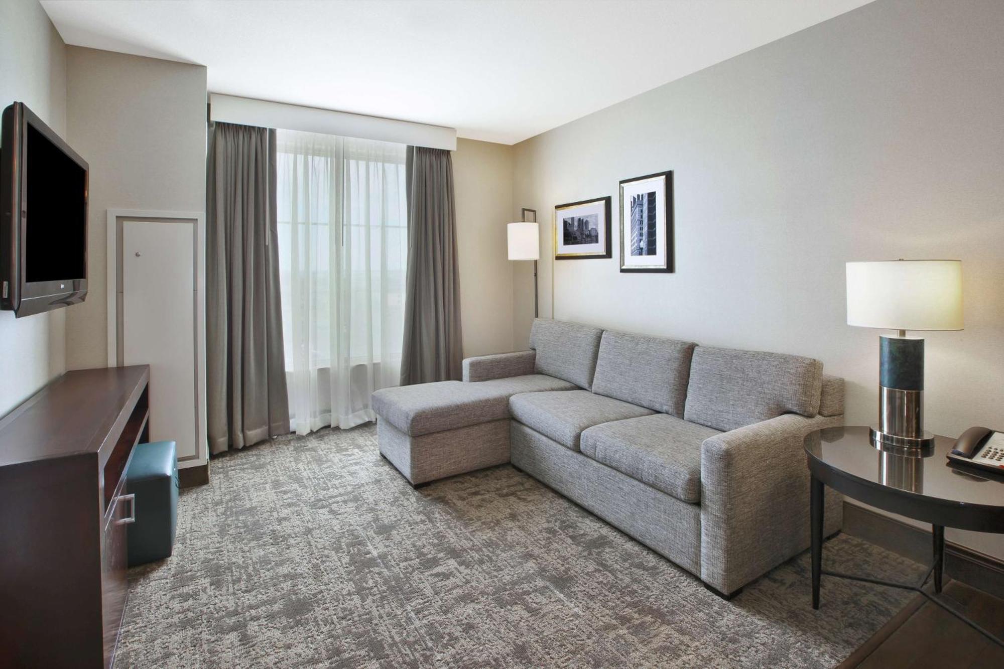 Embassy - Airport 4* Columbus