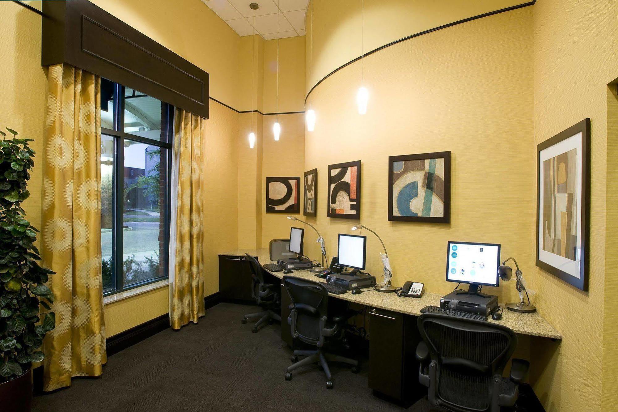 Embassy - Airport 4* Columbus