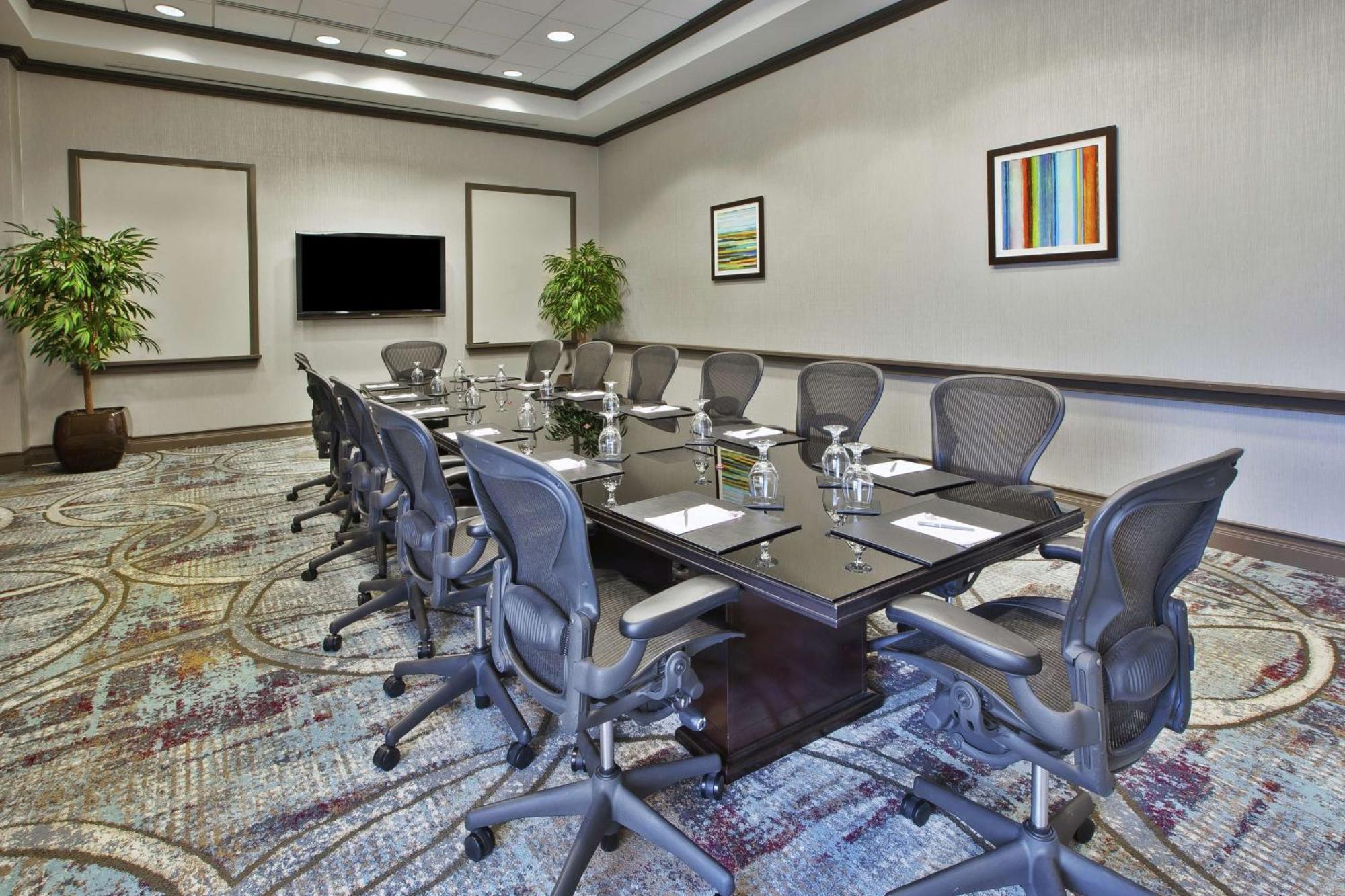 Embassy - Airport 4* Columbus