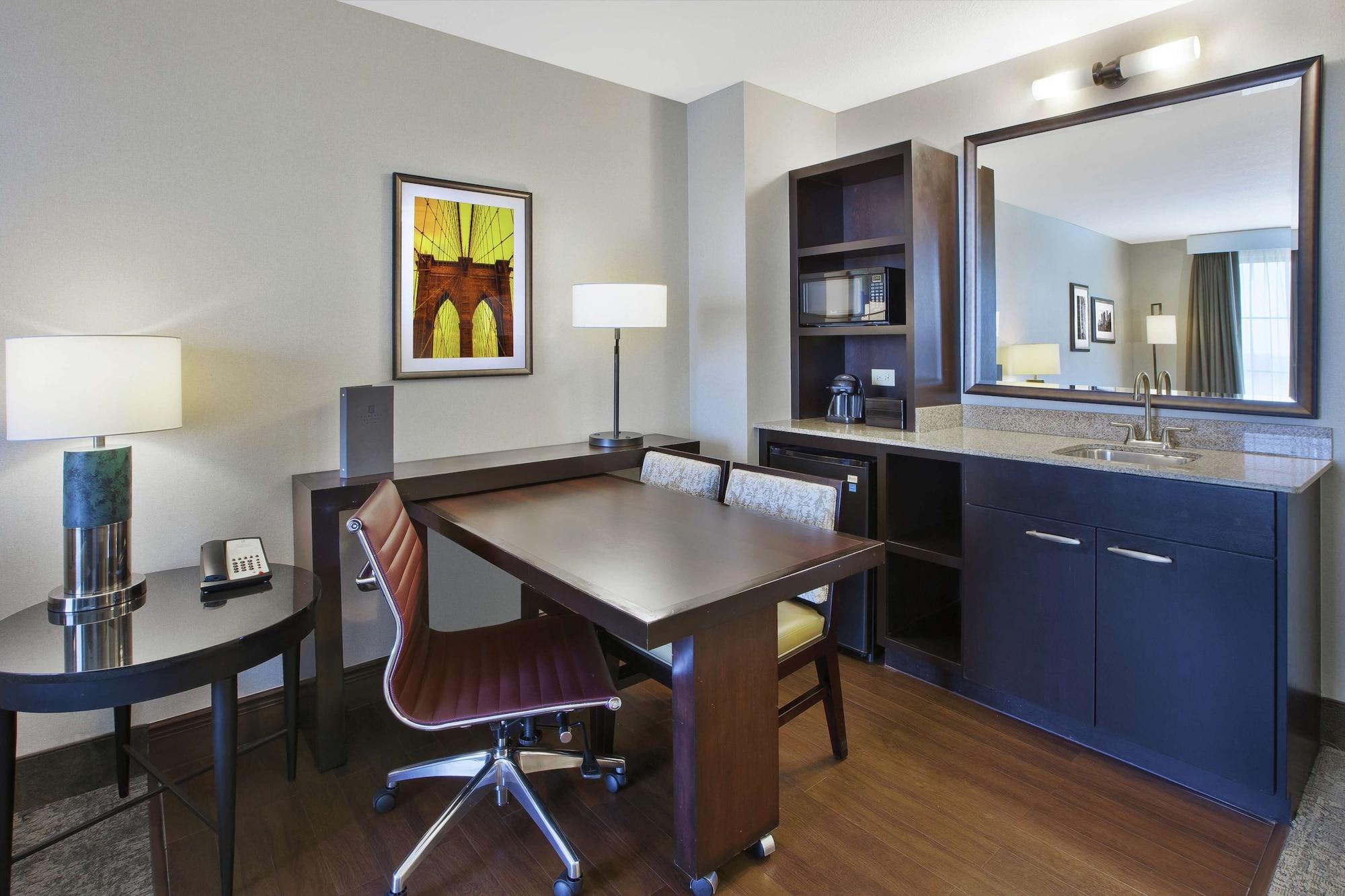 Embassy - Airport 4* Columbus