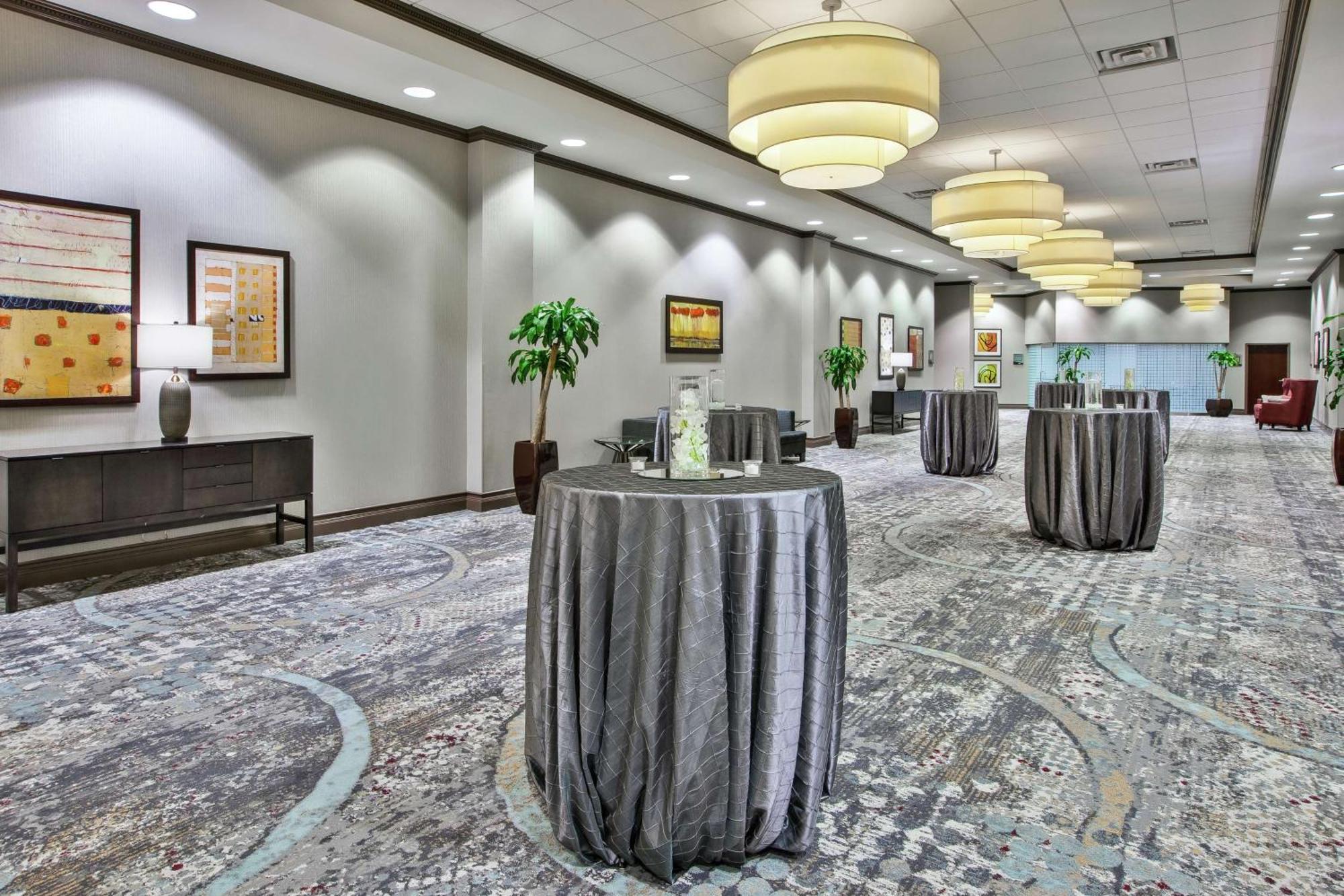 Hotel Embassy - Airport Columbus